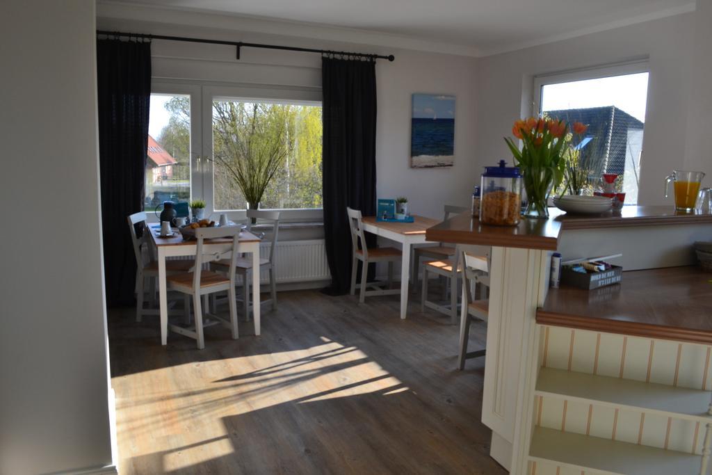 Hotel & Ferienunterkuenfte Hus Seeblick Fehmarn Extérieur photo
